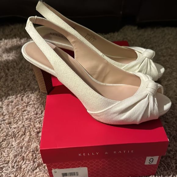 Kelly & Katie Women’s Open Toe Heels. Sz 9. Wood Stack Heel. Delisa  color :Bone - Picture 3 of 5